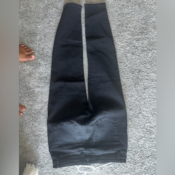 Black Zara pants, size 10. There is not too much stretch in them,they fit great. - Picture 5 of 5
